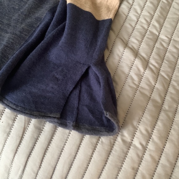 BCBG sweater - Picture 4 of 8